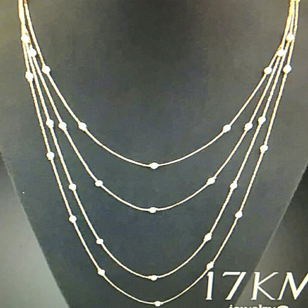 Multilayered necklace